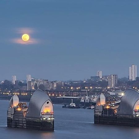 Large Double Room Overlooking The Thames London Exteriör bild