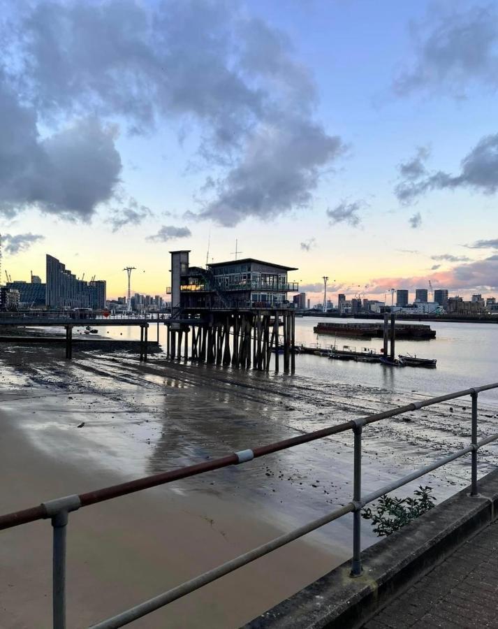Large Double Room Overlooking The Thames London Exteriör bild